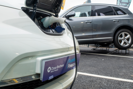 Most car dealers still steering clear of electric vehicles